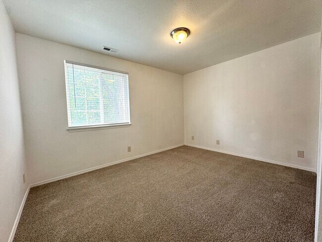 Building Photo - 2bd/1b Apartment, Boise Bench-Close to Eve...