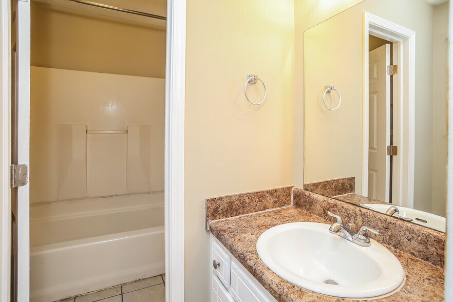 Building Photo - 2597 Carol Cir