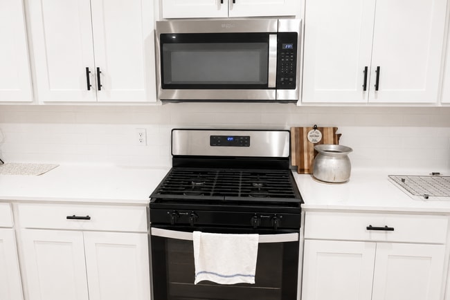Building Photo - Newer Contemporary 3 bed / 2 bath Home in West Fayetteville - Available Aug 15th!