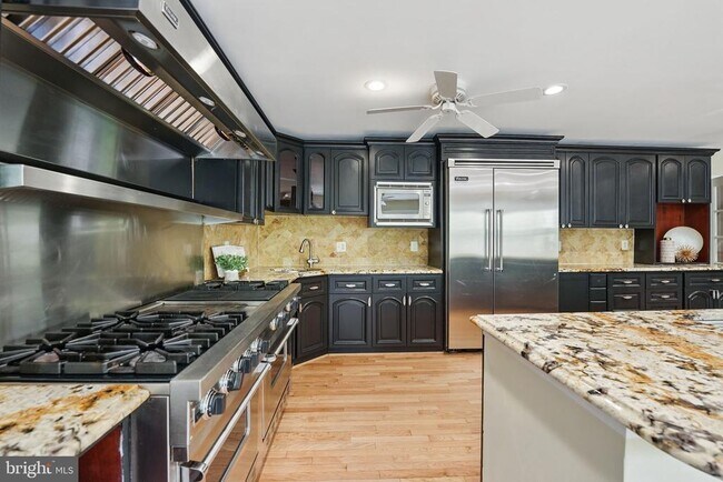 Building Photo - 8121 Briar Creek Dr