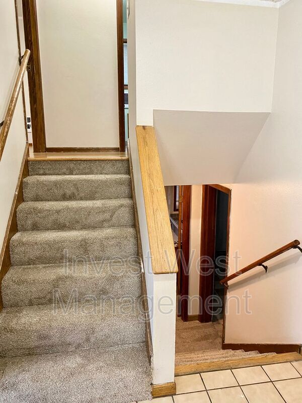 Building Photo - 1300 NE 88th St