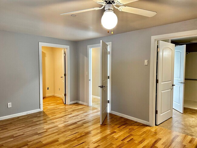 Building Photo - Rare Kent Gem, 3 BR | 3 BA | 2 DEN | 0.41 ...