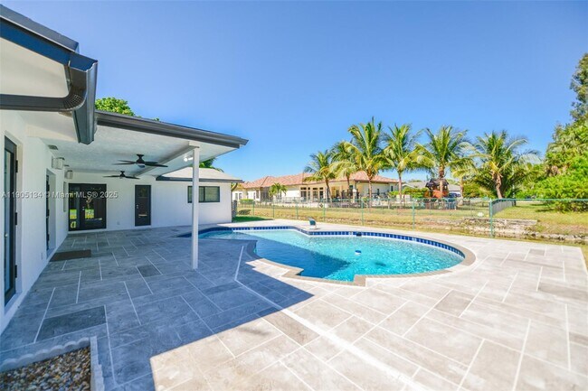 Building Photo - 11811 NW 5th Ct