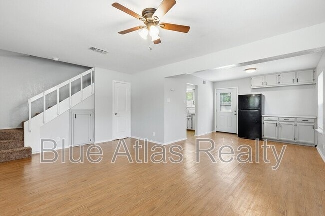 Building Photo - 3313 Gardenview Cir