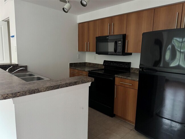 Building Photo - 5800 W Sample Rd