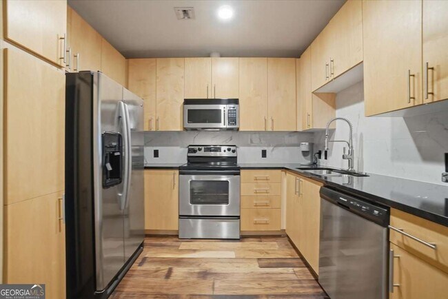 Building Photo - 923 Peachtree St NE