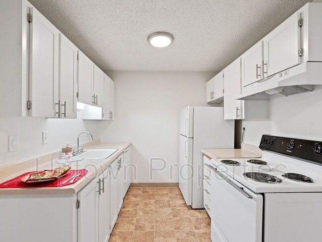 Building Photo - 6830 N Richmond Ave