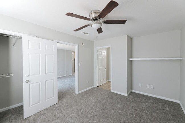 Building Photo - Stone Ridge Apartments - Unfurnished Room ...