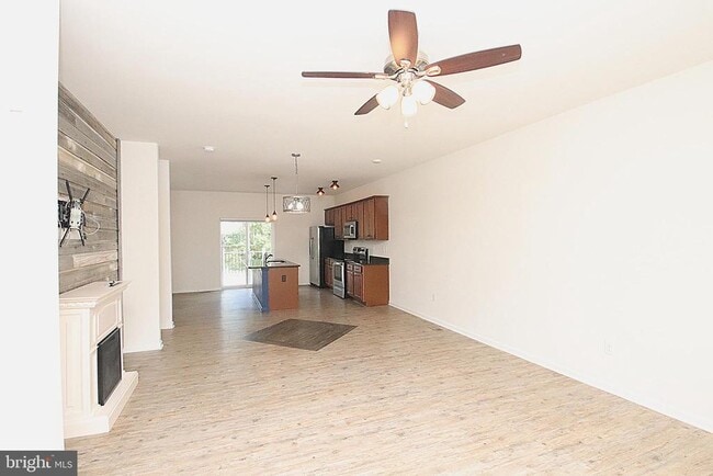 Building Photo - 185 Magellan Dr