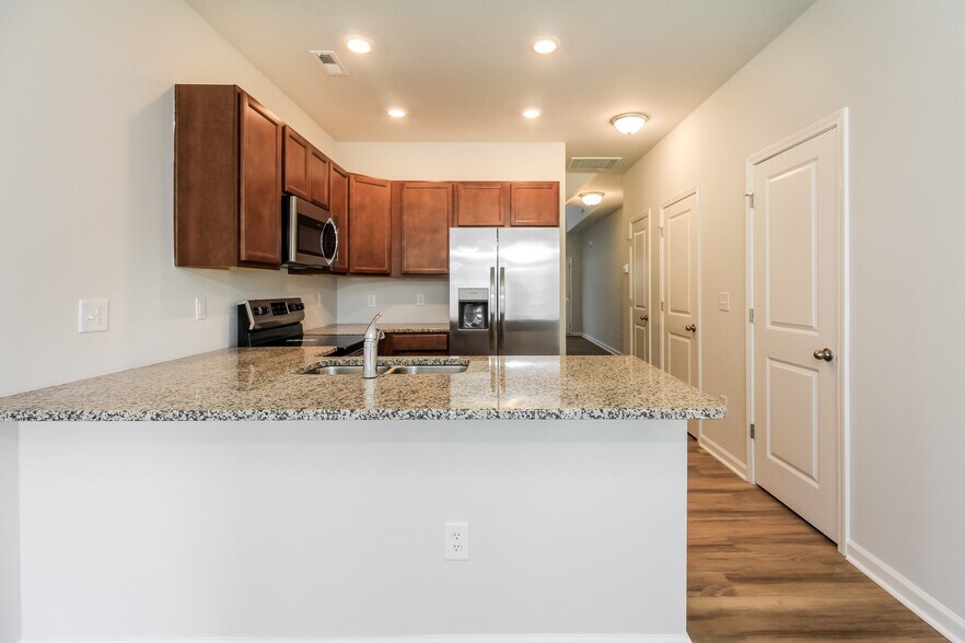 Building Photo - 2868 Summer Townes Wy