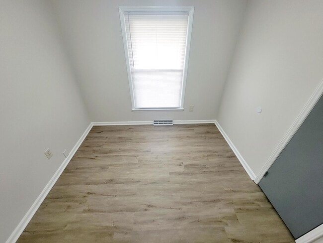 Building Photo - Great 3 bed 1.5 bath in Graham! View this home TODAY!