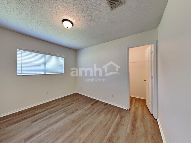Building Photo - 815 Dove Meadows Dr