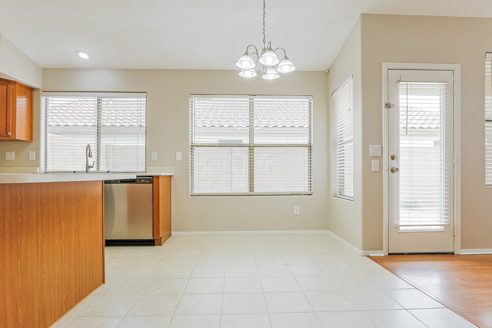 Building Photo - 9339 E Posada Ave