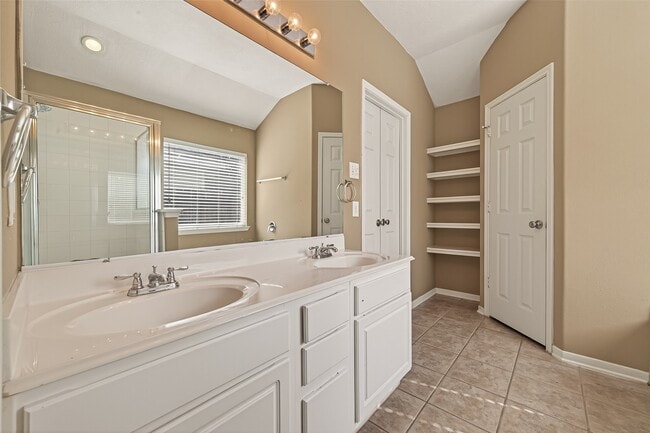 Building Photo - 926 Dracena Ct