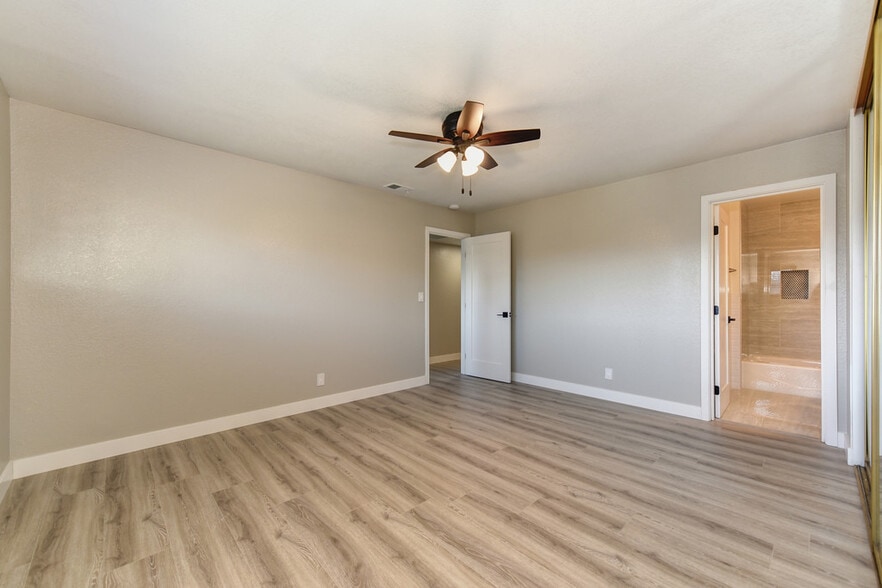 Building Photo - 9626 Knickers Ct