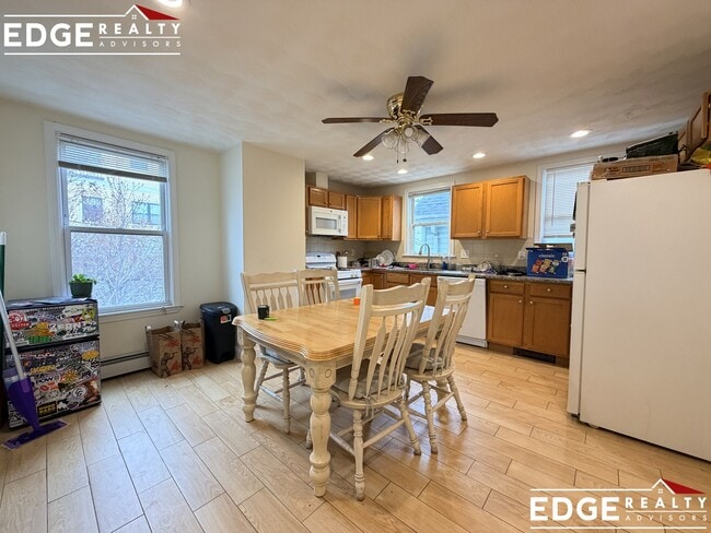 Building Photo - 1092-1098 Cambridge St