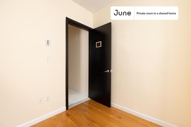 Building Photo - Room in Shared 4 bed/2 bath home