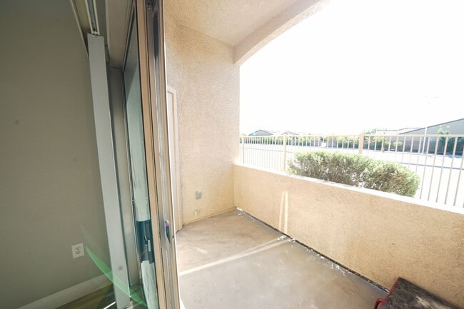 Building Photo - SHOWINGS AVAILABLE NOW