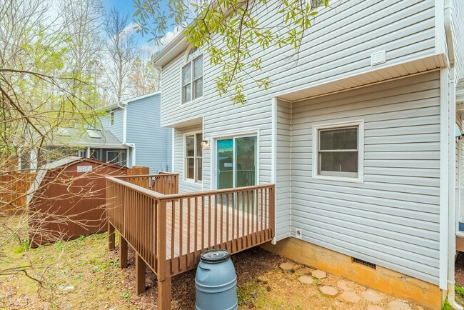 Building Photo - Available 6/9! Fabulous Home in Fantastic Location