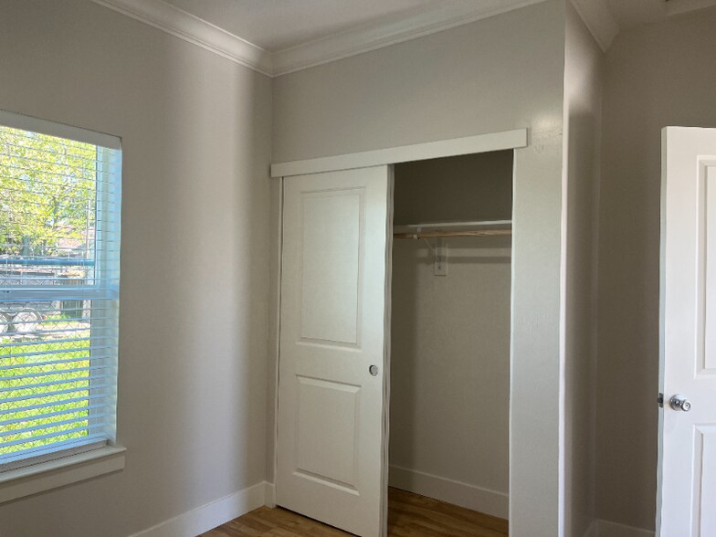Building Photo - 6318 Ventura St