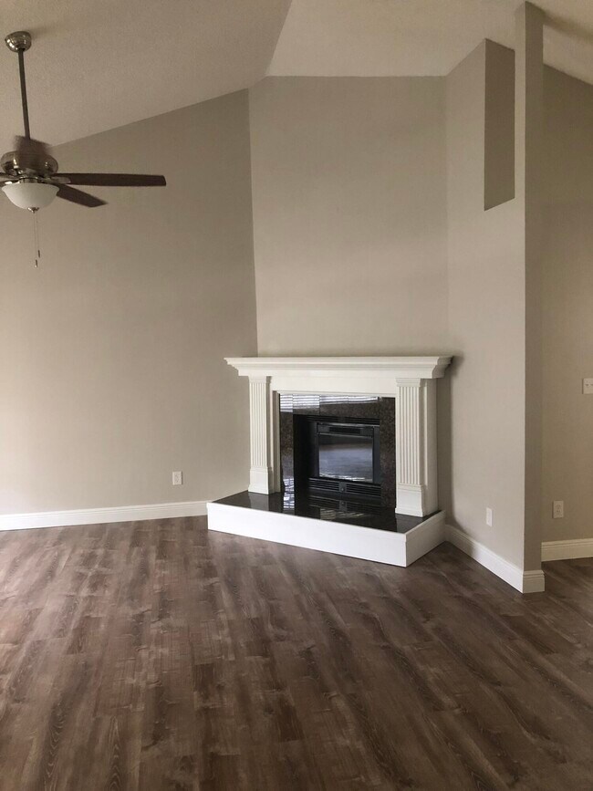 Building Photo - 7653 Frankfort St