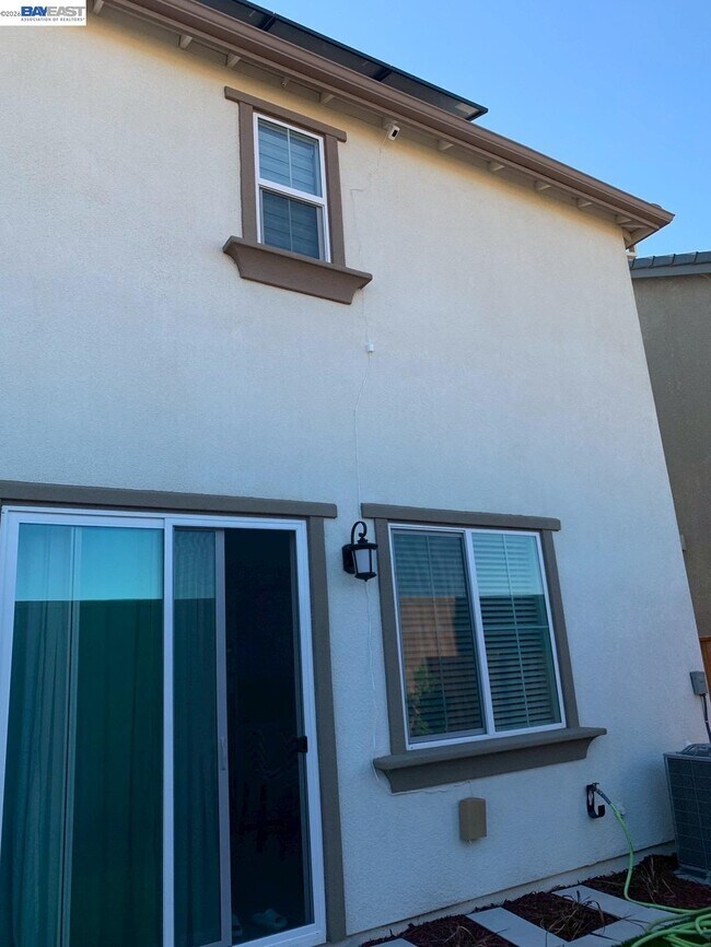 Building Photo - 7149 Diamond Ave