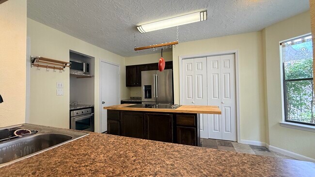 Building Photo - 1208 Normans Woods St