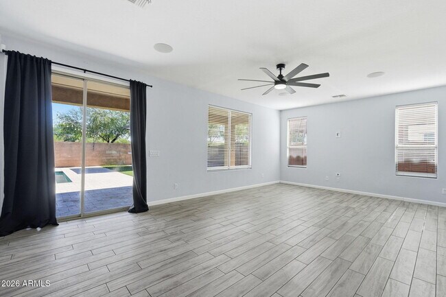 Building Photo - 11402 W Alvarado Rd