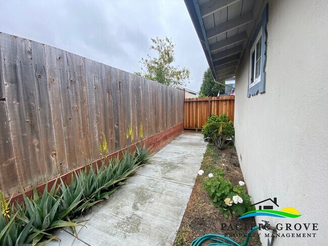 Building Photo - Updated Three Bedroom