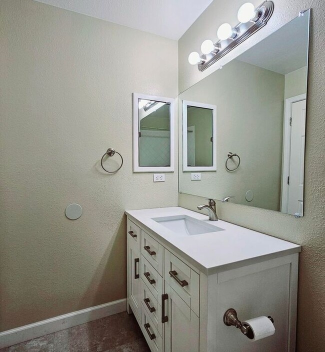 Building Photo - 4-Bedroom Home in Briargate Neighborhood!