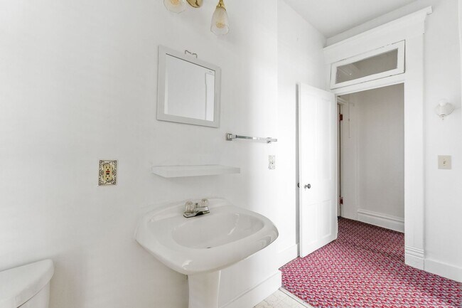 Building Photo - Huge Brick House in Victorian Village/Short North, Beautiful Woodwork 3 Car Garage and Swimming pool