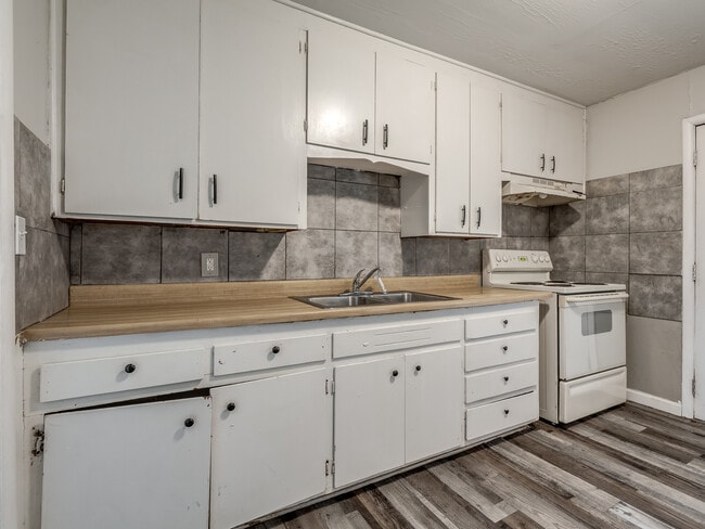 Building Photo - 1314 SE 40th St