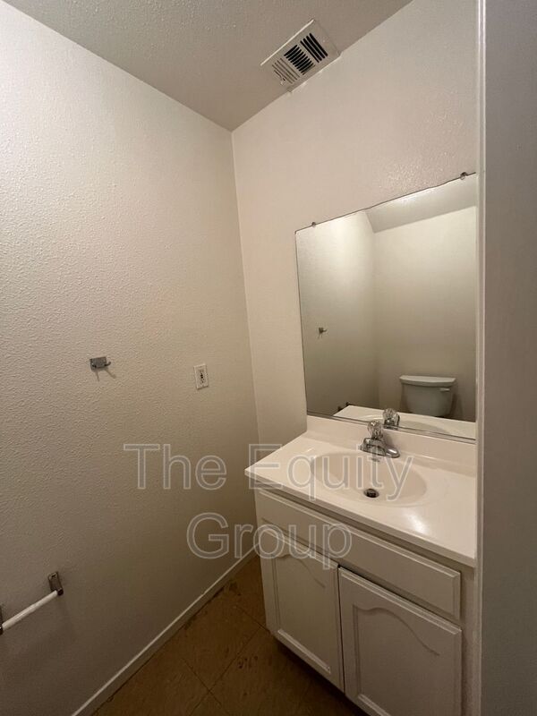 Building Photo - 1434 Cottage Pl