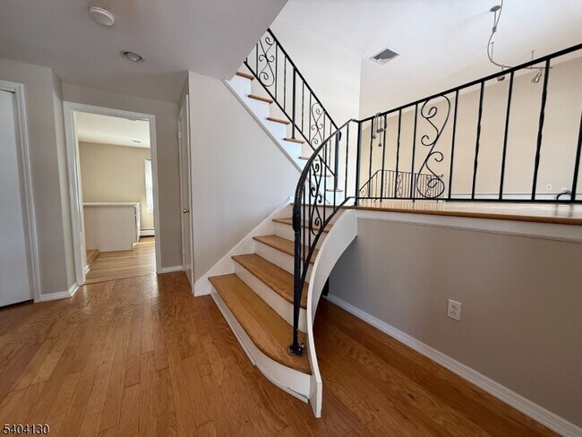 Building Photo - 126 Sagamore Dr