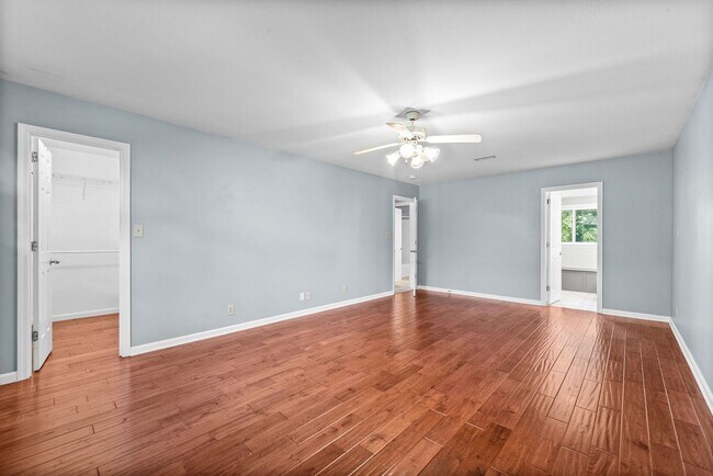 Building Photo - Pet Friendly Three Bedroom!