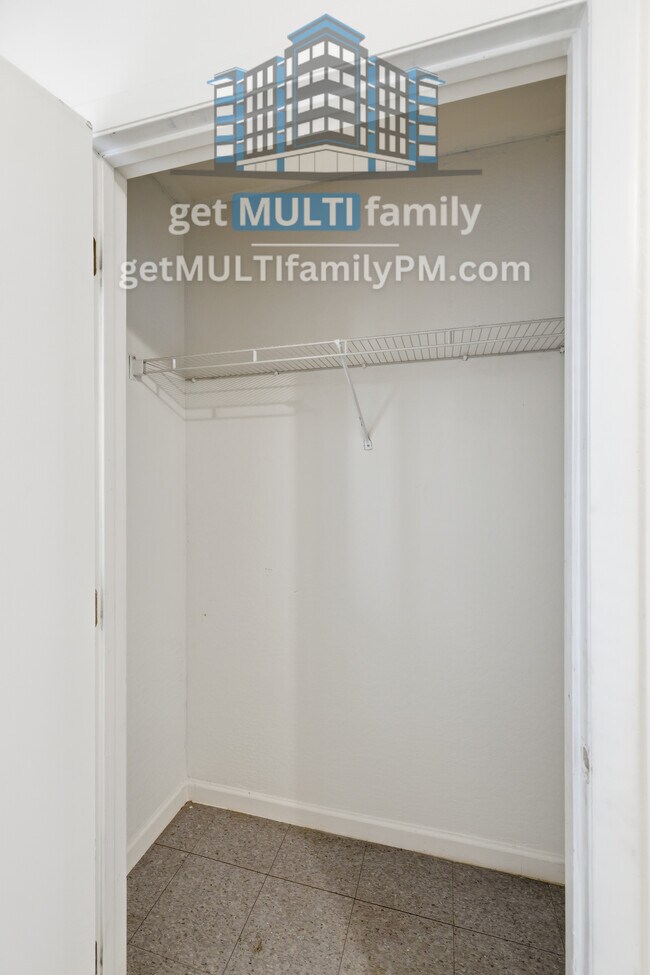 Building Photo - 1224 E Apache St