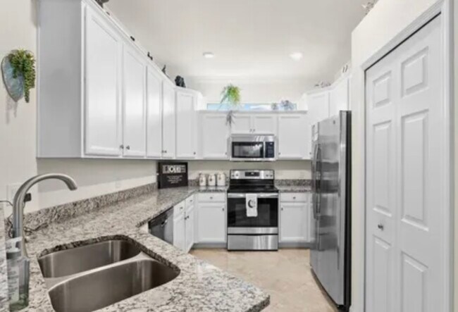 Building Photo - 12230 Amica Loop