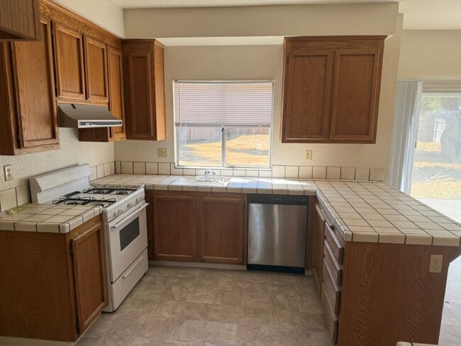 Building Photo - Browns Valley 3 Bedroom 2.5 Bath 2 Story w...