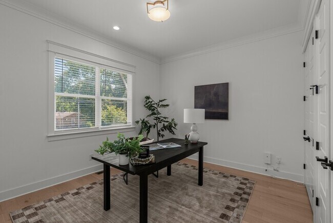 Building Photo - 1408 Lischey Ave