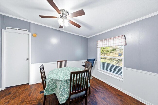 Building Photo - 2828 Sandusky Rd E