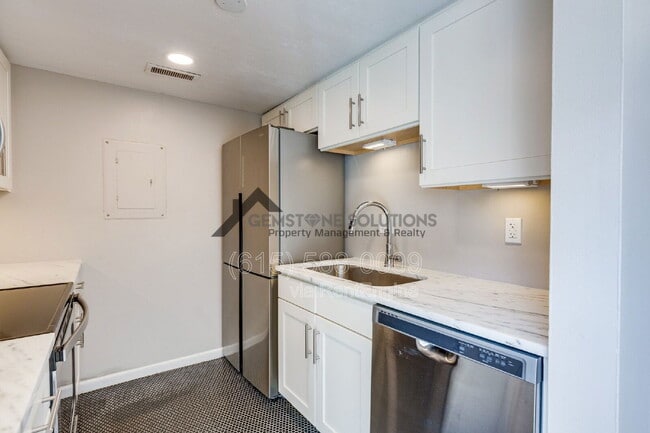 Building Photo - 2004 Granville Rd