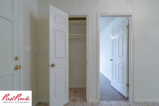 Building Photo - 3 Bedroom End Unit Townhome in Downtown St. George