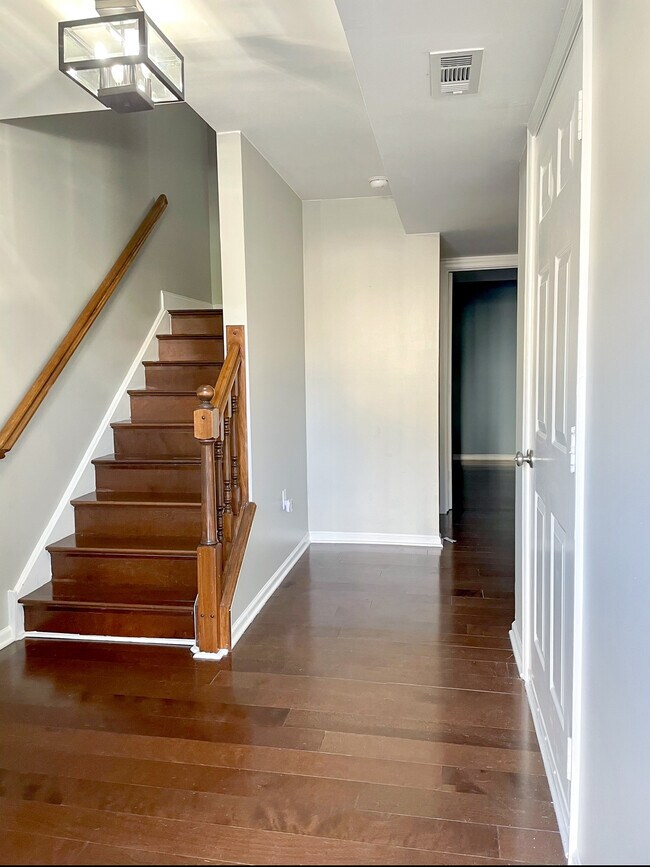 Entryway - 156 Versailles Ct