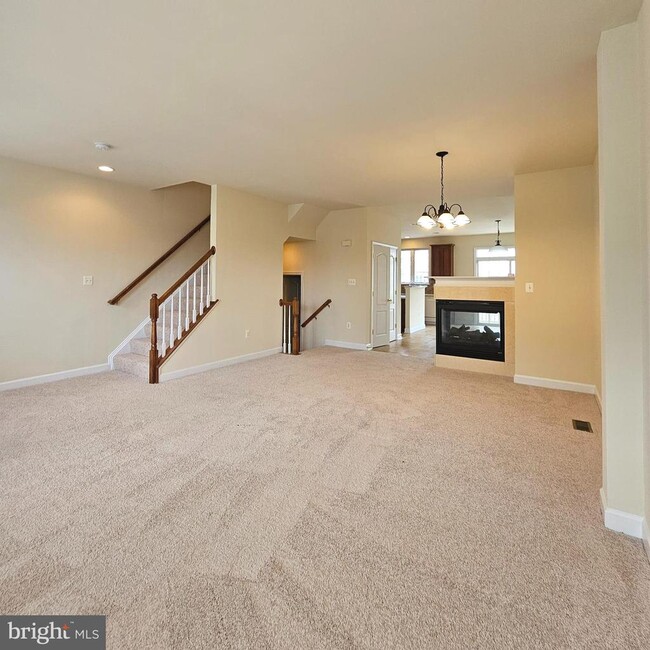 Building Photo - 725 Chevington Ct