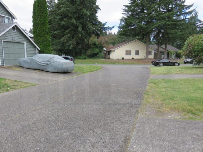 Building Photo - Newly renovated House located in the park community of Lacey!