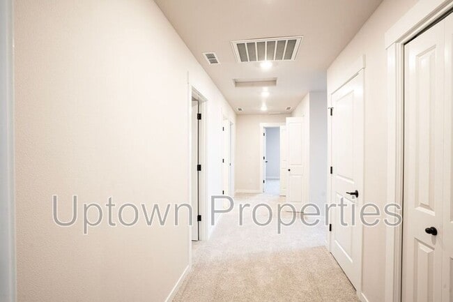 Building Photo - 16959 SW Leaf Ln