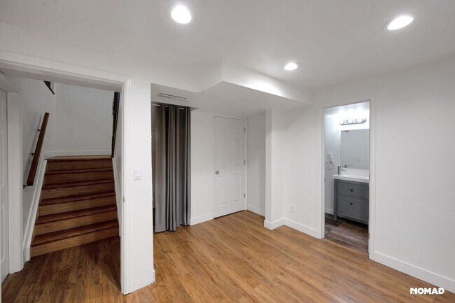 Building Photo - Beautiful 4BR House in Centennial