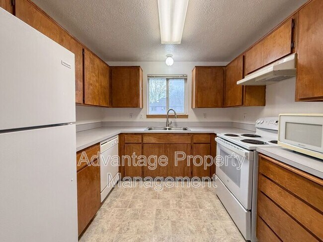 Building Photo - 240 S Monmouth Ave