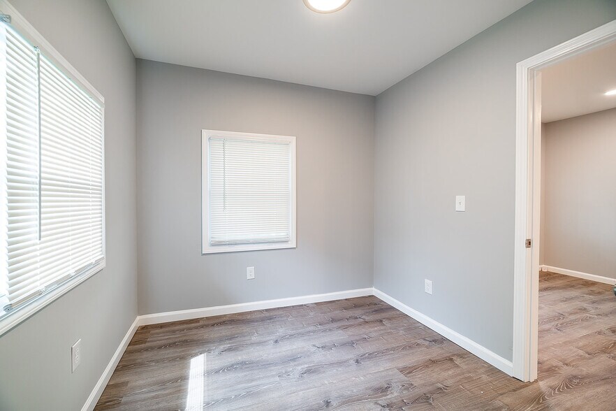 Building Photo - 1219 Aberdeen Ave