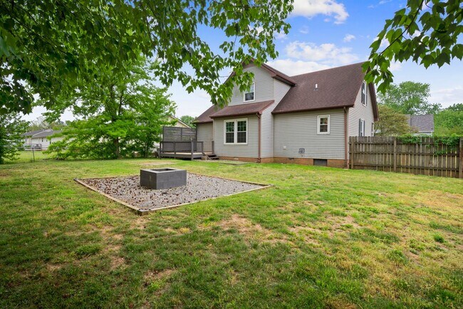 Building Photo - Move-In Specials Available! Single-Family in Oak Grove, KY!